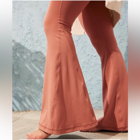 OFFLINE By Aerie Real Me High Waisted Crossover Flare Leggings let’s mauve S - Picture 4 of 4